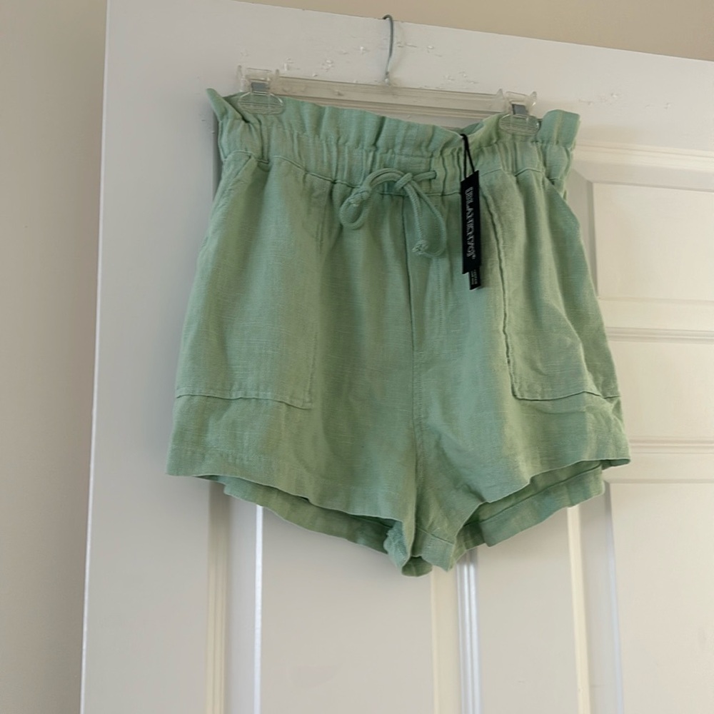 BLANK NYC Paper Bag Style Shorts with Front & Back Pockets - Mint - BNWT